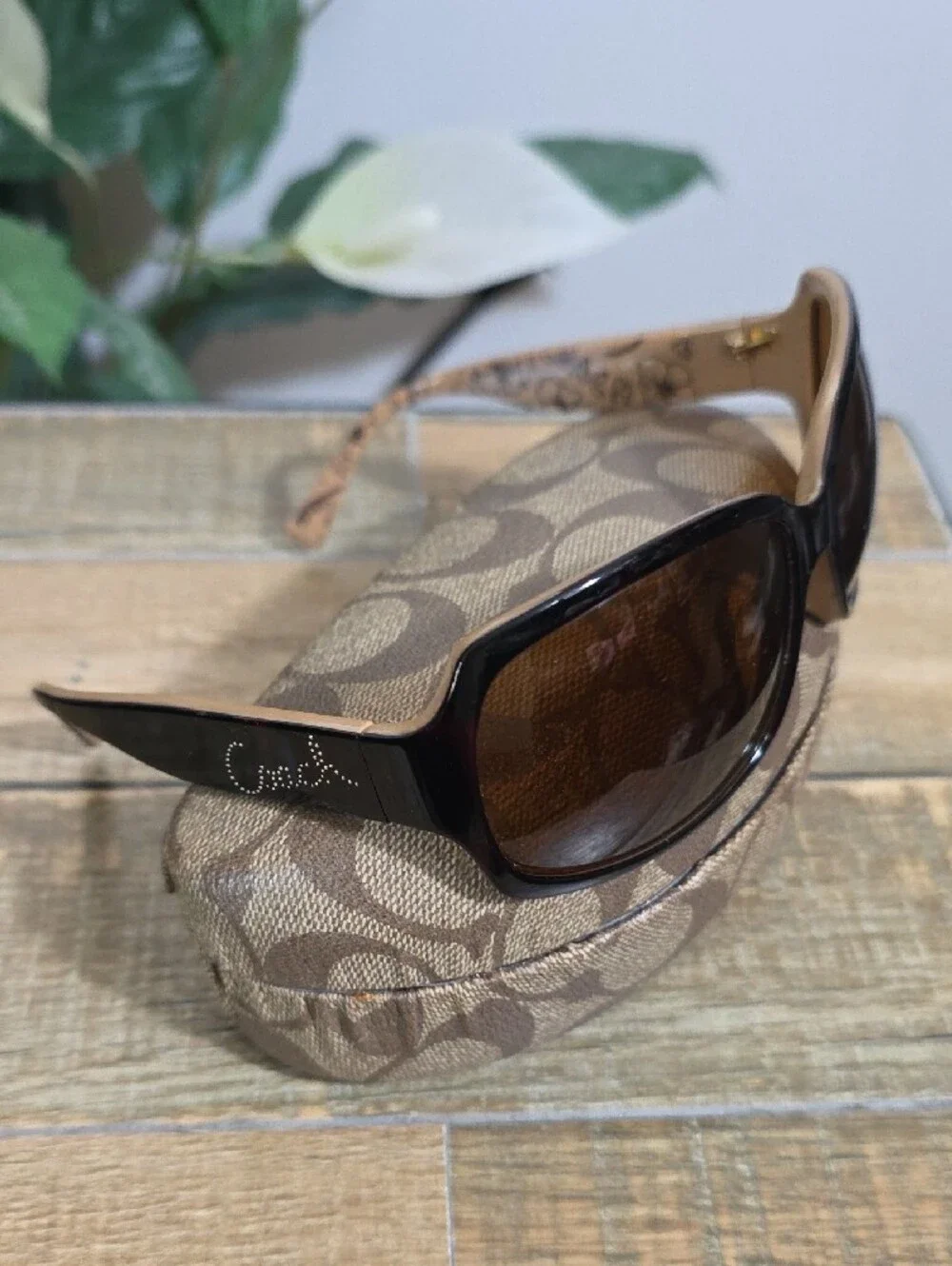 Coach Ginger L901 Brown Tortoise Women Sunglasses Amber Lenses Case Included